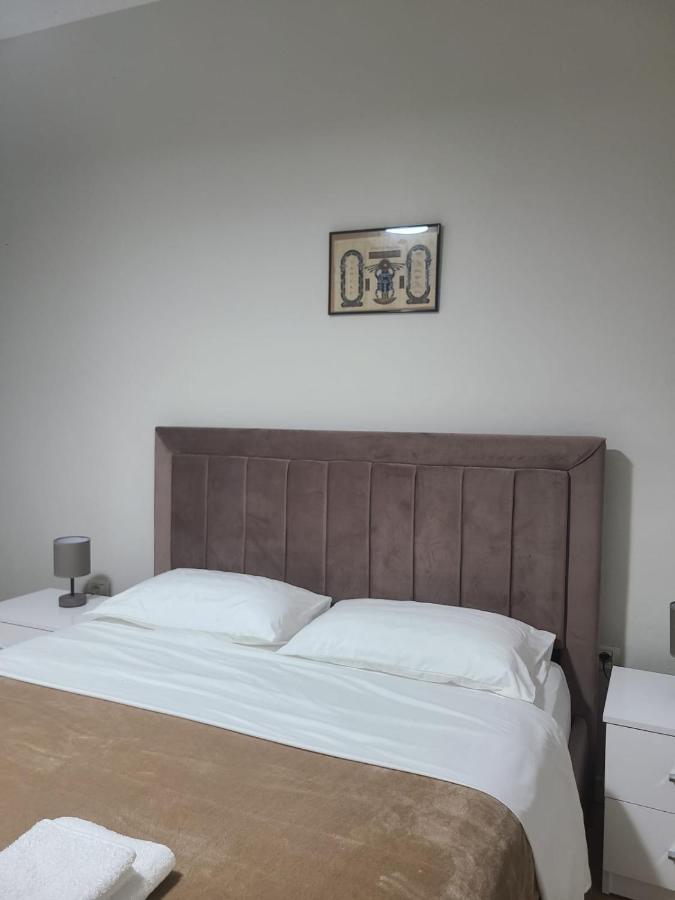 Home Inn Apartaments ティラナ エクステリア 写真